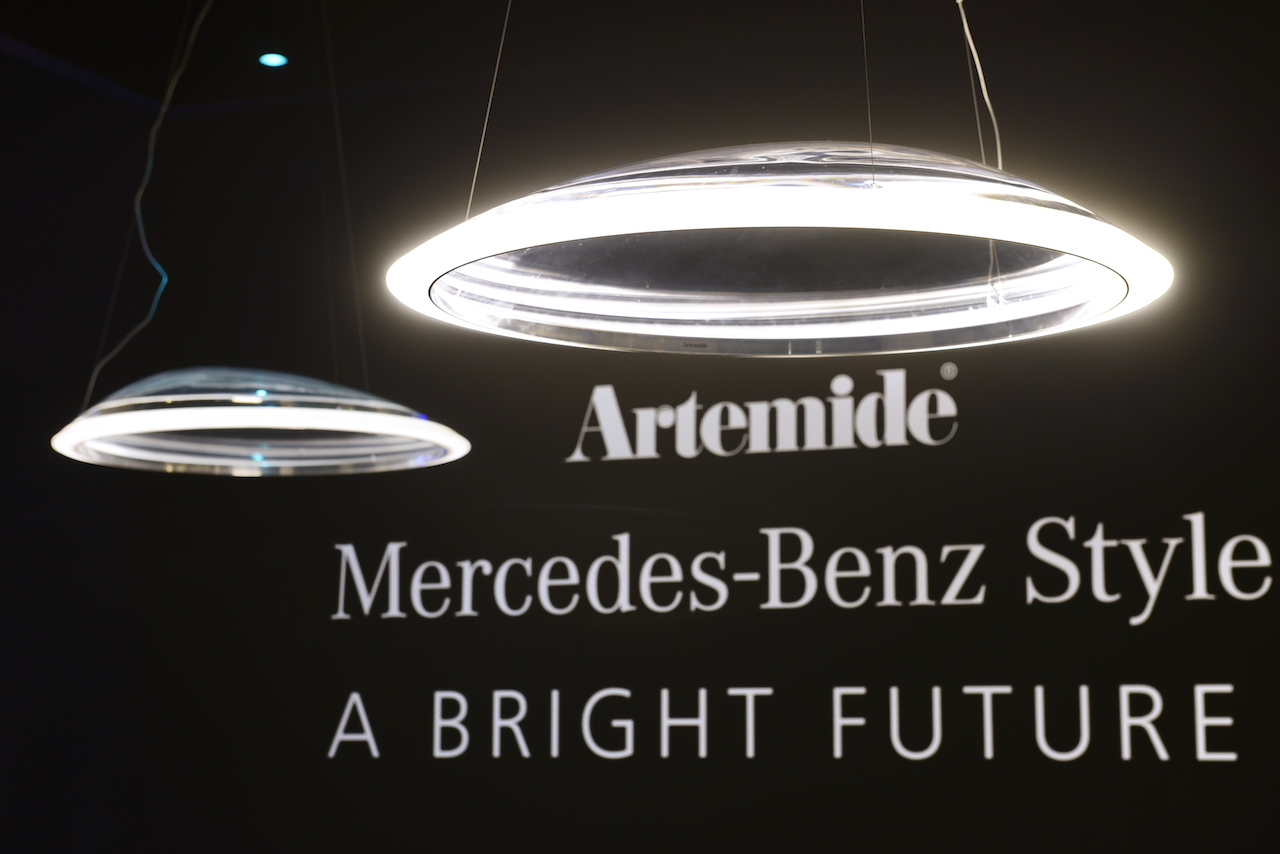 Ameluna, la lampada che unisce artemide e mercedes benz