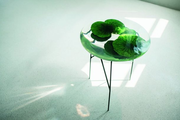 Float: il tavolino coi Fior di loto