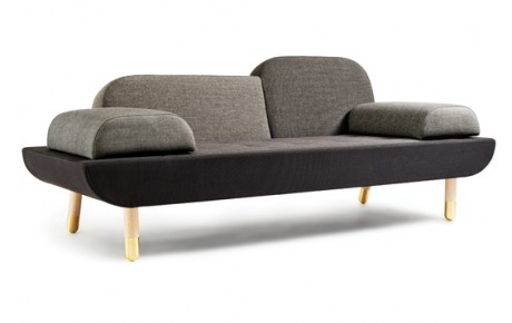 UN SOFA IN PERFETTO STILE DANESE