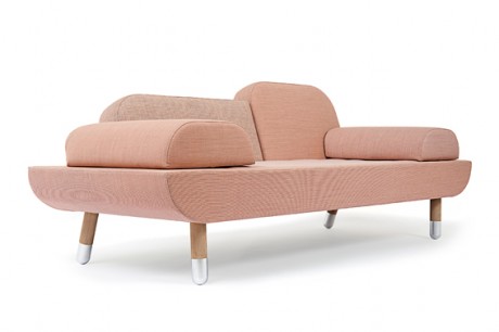 UN SOFA IN PERFETTO STILE DANESE