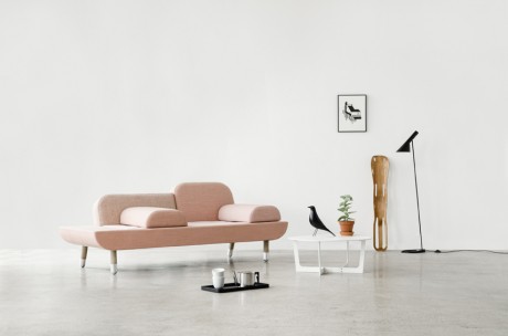 UN SOFA IN PERFETTO STILE DANESE