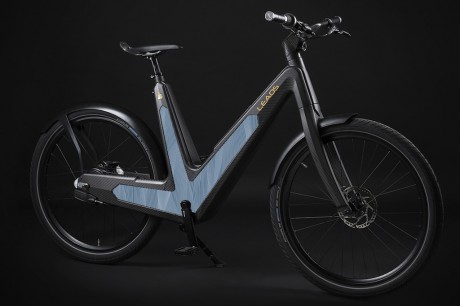 LA PRIMA BICICLETTA ELETTRICA A ENERGIA SOLARE