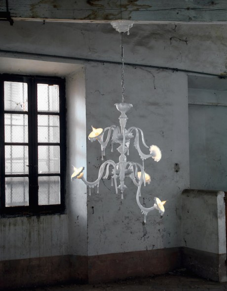 Un ironico lampadario