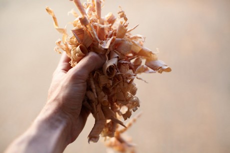 WELL PROVEN CHAIR, la sedia ecosostenibile fatta con gli scarti del legno mescolati con la bioresina