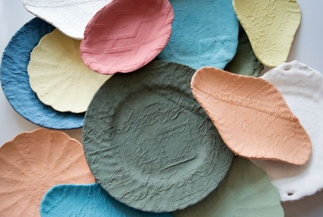 Piatti decorati della collezione: FROM A DIFFERENT CLOTH