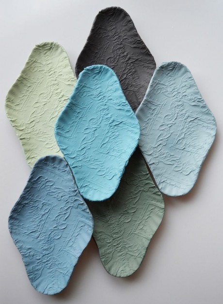 Piatti decorati della collezione: FROM A DIFFERENT CLOTH