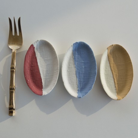 Piatti decorati della collezione: FROM A DIFFERENT CLOTH