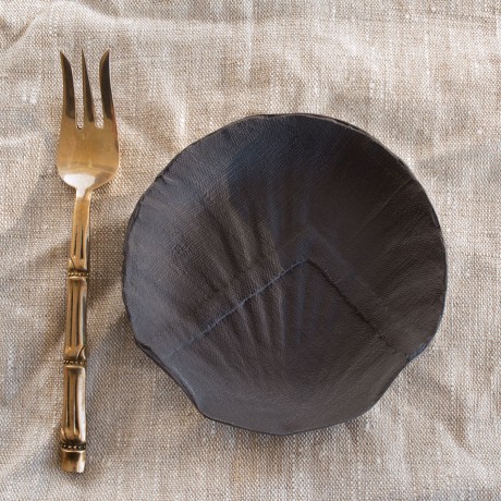 Piatti decorati della collezione: FROM A DIFFERENT CLOTH