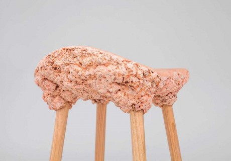 WELL PROVEN CHAIR, la sedia ecosostenibile fatta con gli scarti del legno mescolati con la bioresina