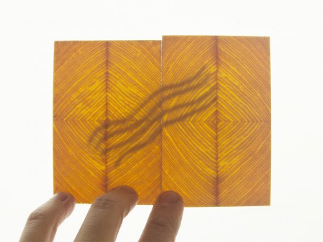 Tavolo luminoso in legno e resina