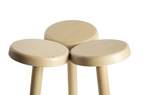 Temù, lo sgabello trilobato di Giulio Iacchetti