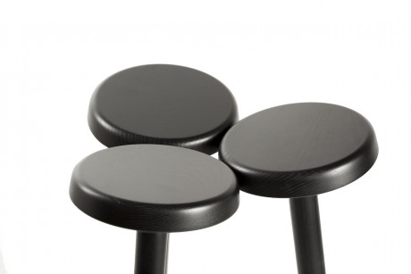 Temù, lo sgabello trilobato di Giulio Iacchetti