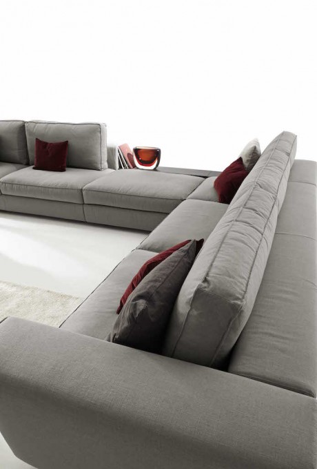 Urban, il divano di design accessoriabile
