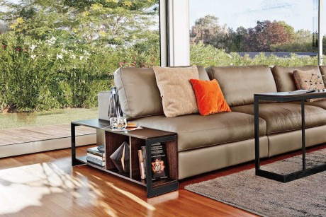 Urban, il divano di design accessoriabile