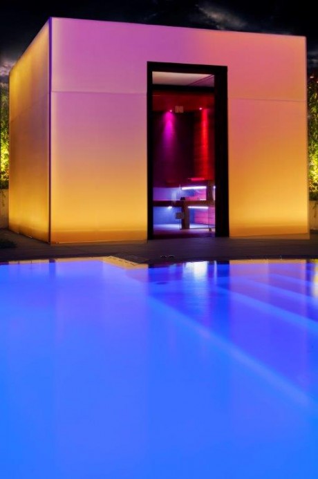 You Cube: un box per il benessere personale a bordo piscina
