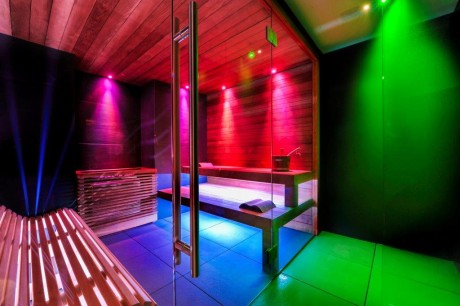 You Cube: un box per il benessere personale a bordo piscina