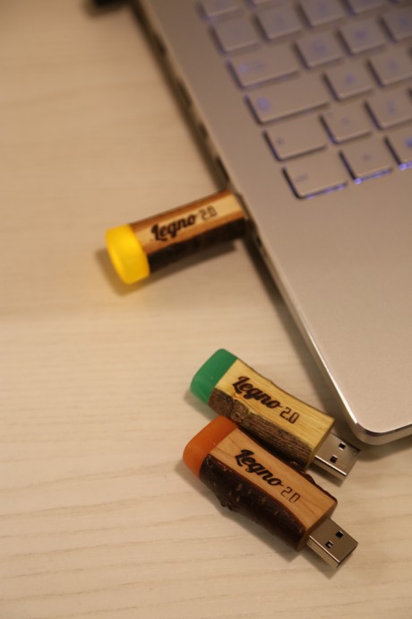 chiavetta USB in legno massello naturale