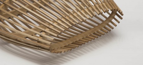 tre panche di design in legno curvato