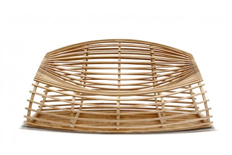 tre panche di design in legno curvato