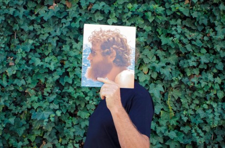 tre panche di design in legno curvato