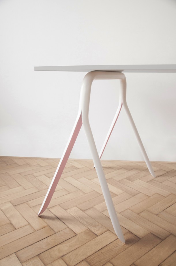 Split table by Louisa Köber