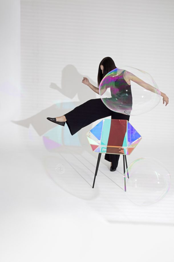 Prismania, la sedia cangiante