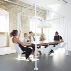 Swing Bar, il tavolo che simula un parco giochi