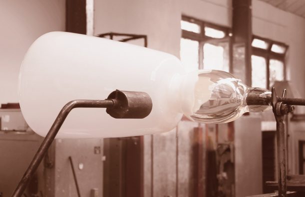 Chubby, lo sgabello in vetro primo nel suo genere