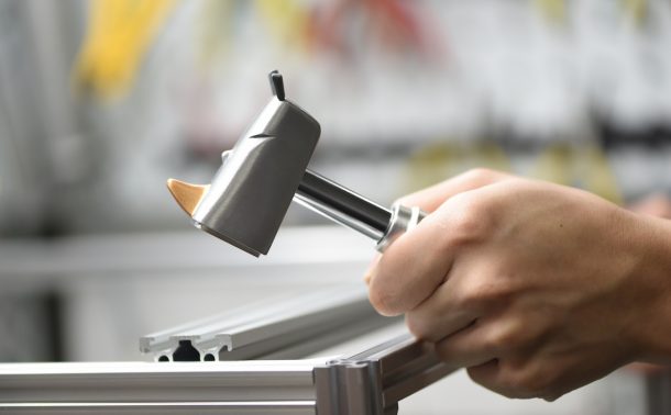 Un rinoceronte? No, molto più di un simpatico martello!