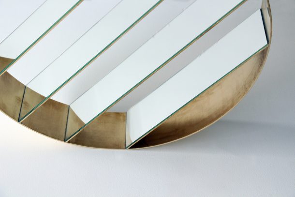 Una serie di specchi architettonici di Studio Note