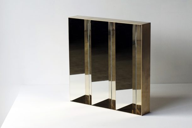 Una serie di specchi architettonici di Studio Note