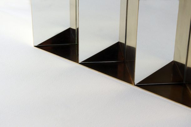 Una serie di specchi architettonici di Studio Note