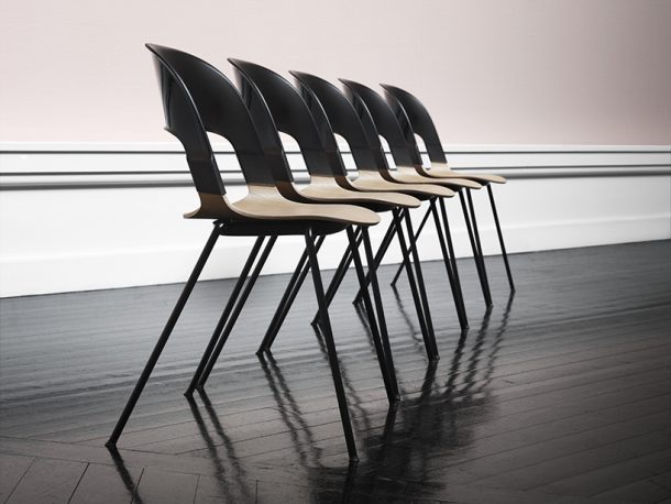 Pair Chair: una sedia impilabile dalle mille combinazioni