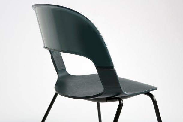 Pair Chair: una sedia impilabile dalle mille combinazioni