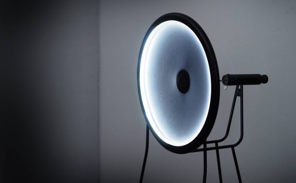 Black Hole, una lampada dinamica che si ispira al buco nero