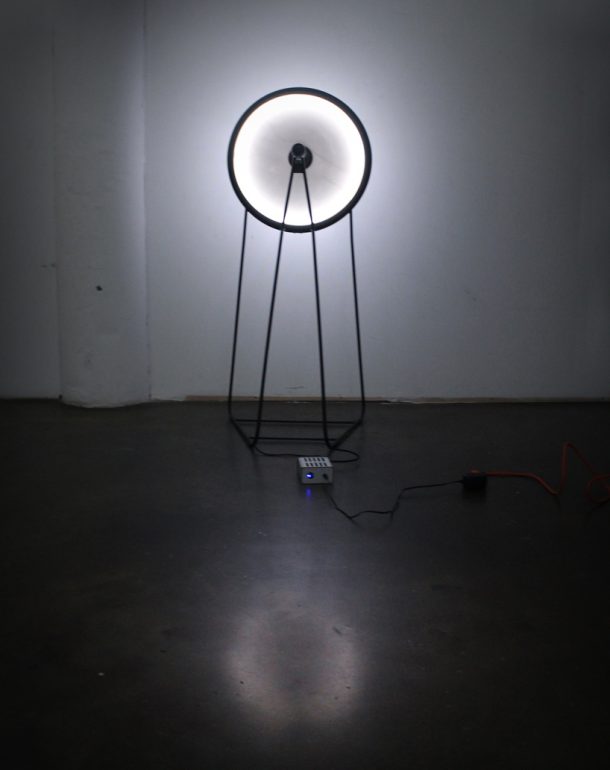 Black Hole, una lampada dinamica che si ispira al buco nero