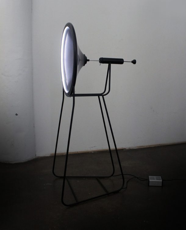 Black Hole, una lampada dinamica che si ispira al buco nero