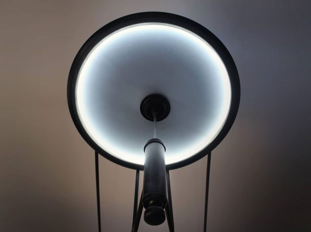 Black Hole, una lampada dinamica che si ispira al buco nero