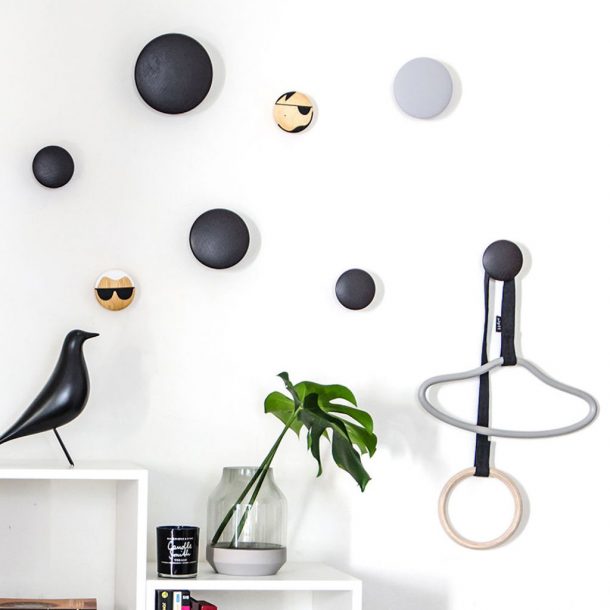 Dots, appendiabiti colorati che arricchiscono le pareti