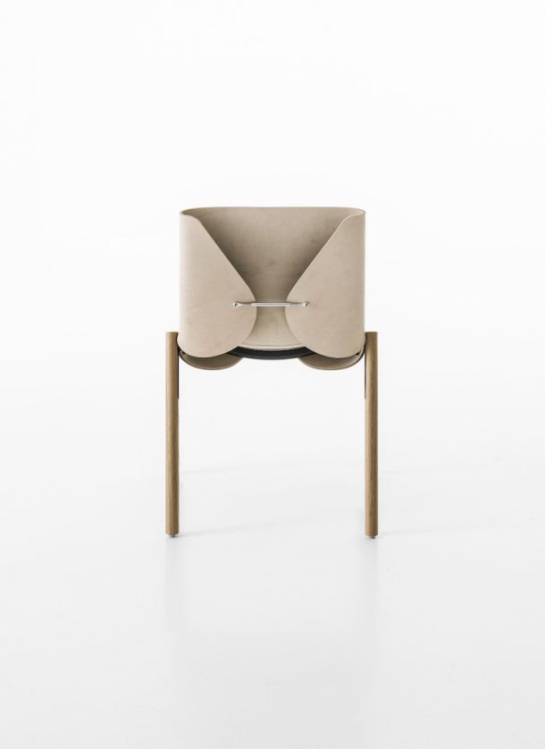 1085 Edition, la sedia in cuoio che valorizza il tempo