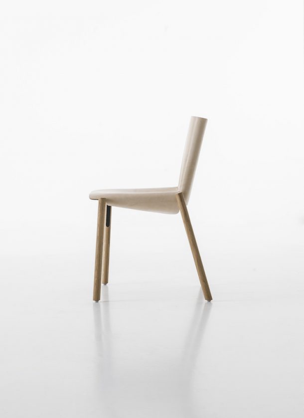 1085 Edition, la sedia in cuoio che valorizza il tempo