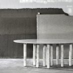 Convivio, il tavolo in marmo a 12 gambe