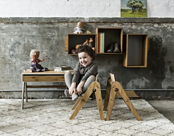 Geo e Lilly sono i due componenti d’arredo che We Do Wood ha realizzato per creare un piccolo spazio da lavoro per i più piccoli. Un tavolo e una sedia in legno, minimali e super funzionali, in perfetto stile scandinavo.