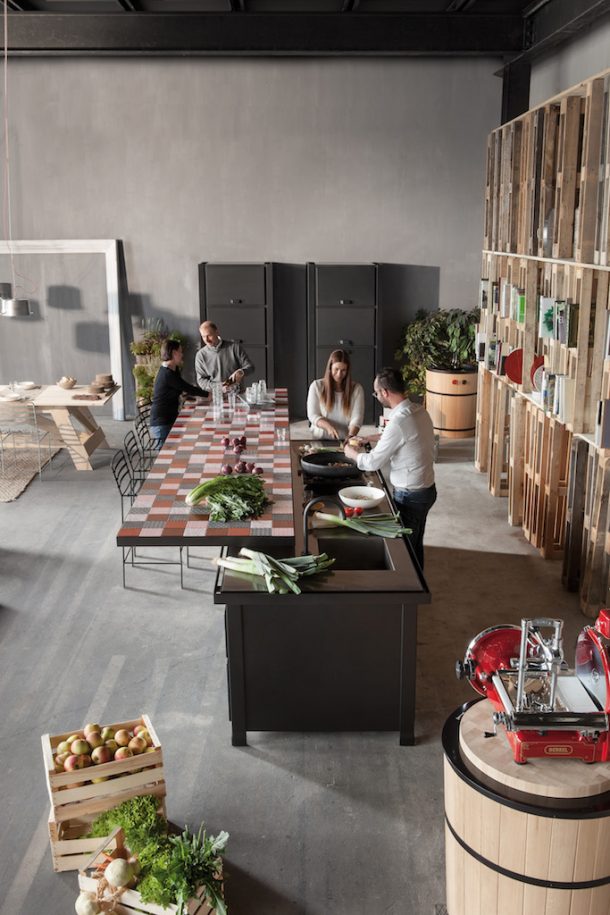 Minà, un nuovo piano da cucina in pietra lavica