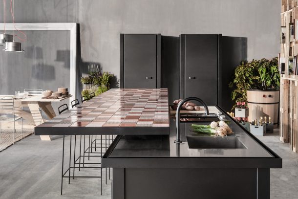 Minà, un nuovo piano da cucina in pietra lavica