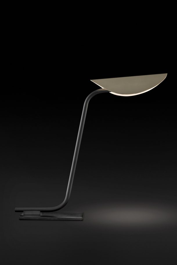 Plume, la lampada che reinterpreta lo stile Liberty