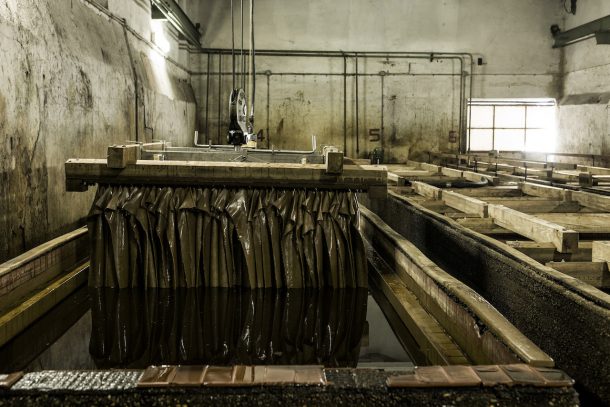 1085 Edition, la sedia in cuoio che valorizza il tempo