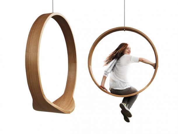 Swing, la sedia a dondolo completamente in legno
