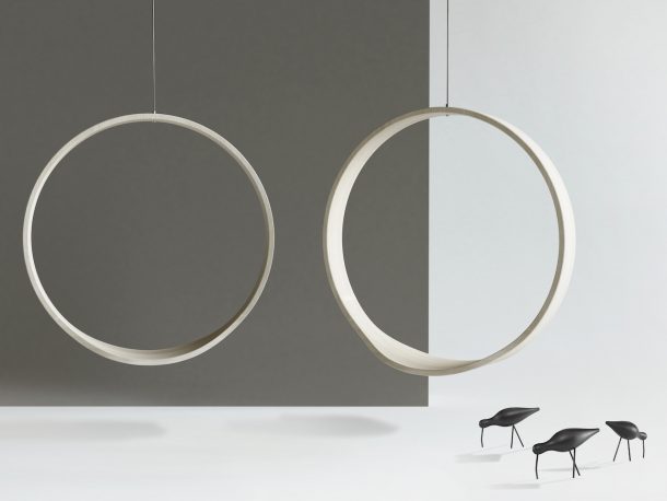 Swing, la sedia a dondolo completamente in legno