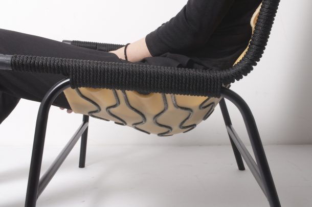 Cellastic, il tessile e l’elasticità in una poltrona